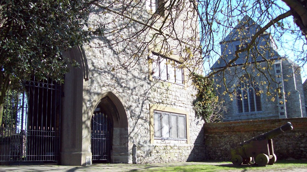 minster-gatehouse-museum-with-abbey-in-background.jpg